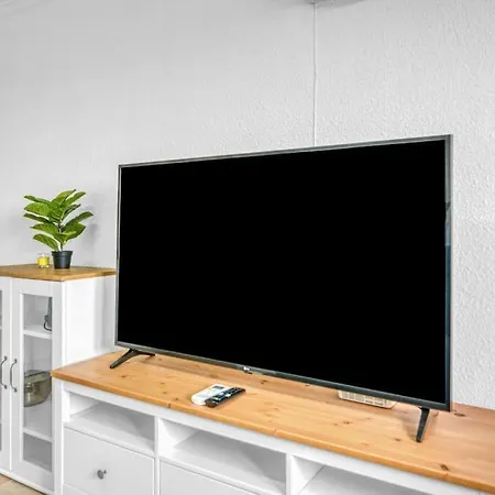 Luxe Apartment, Chill Out, 10 Min Apartment