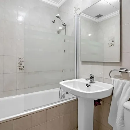 Luxe Apartment, Chill Out, 10 Min Apartment